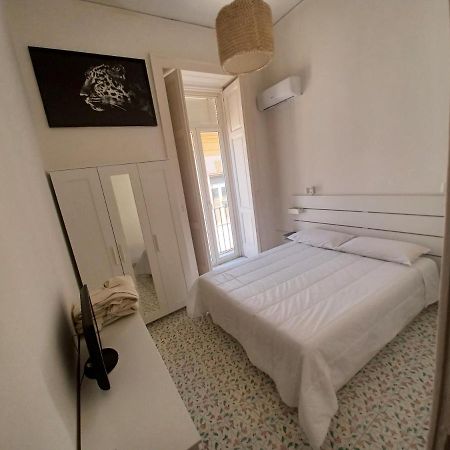 A Casa Di Nonna Ida, Nel Cuore Pulsante Di Napoli Exterior photo
