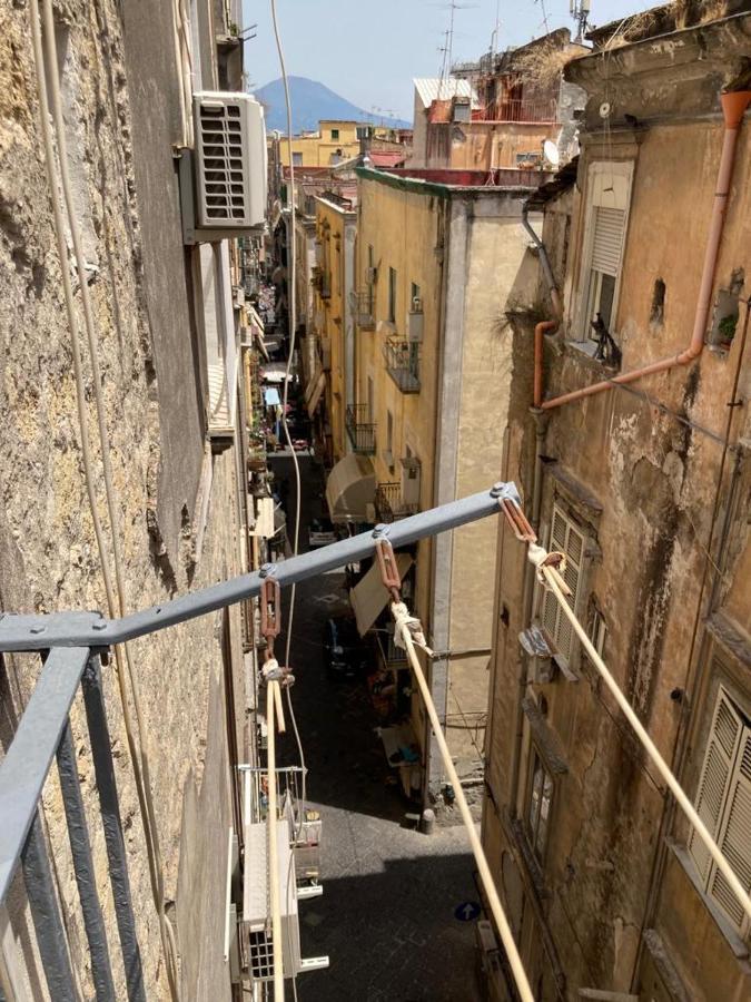 A Casa Di Nonna Ida, Nel Cuore Pulsante Di Napoli Exterior photo