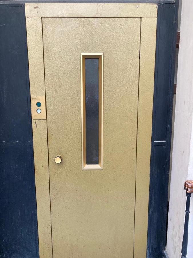 A Casa Di Nonna Ida, Nel Cuore Pulsante Di Napoli Exterior photo