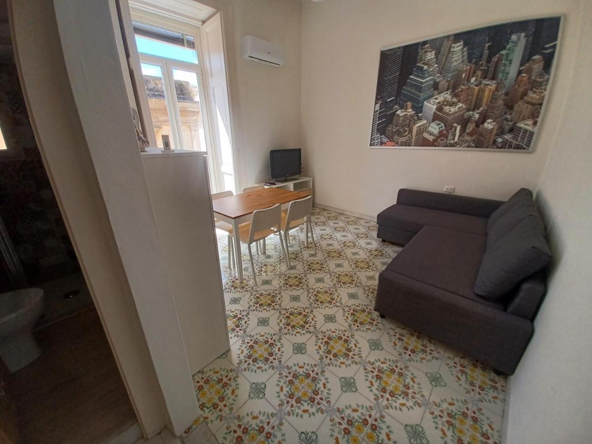 A Casa Di Nonna Ida, Nel Cuore Pulsante Di Napoli Exterior photo